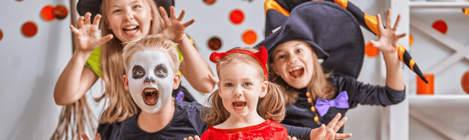 Kinderfeestje thuis in herfst